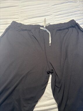 Vuori Black Lounge Pants with Gray Drawstring